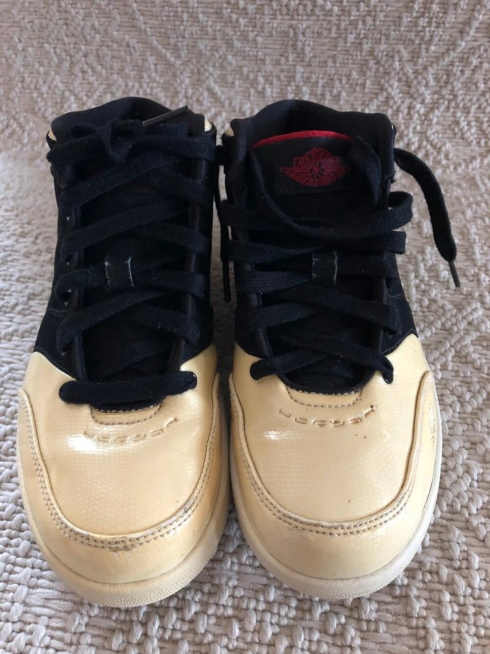 Air Jordan Rare 2009 Style 381666 061 Black/Yellowish Size 4Y.